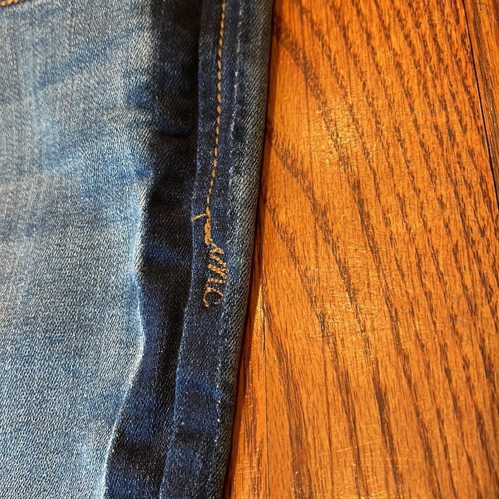 EUC Inc International Concepts Distressed Denim Cuff Shorts Size 6 - Picture 5 of 17